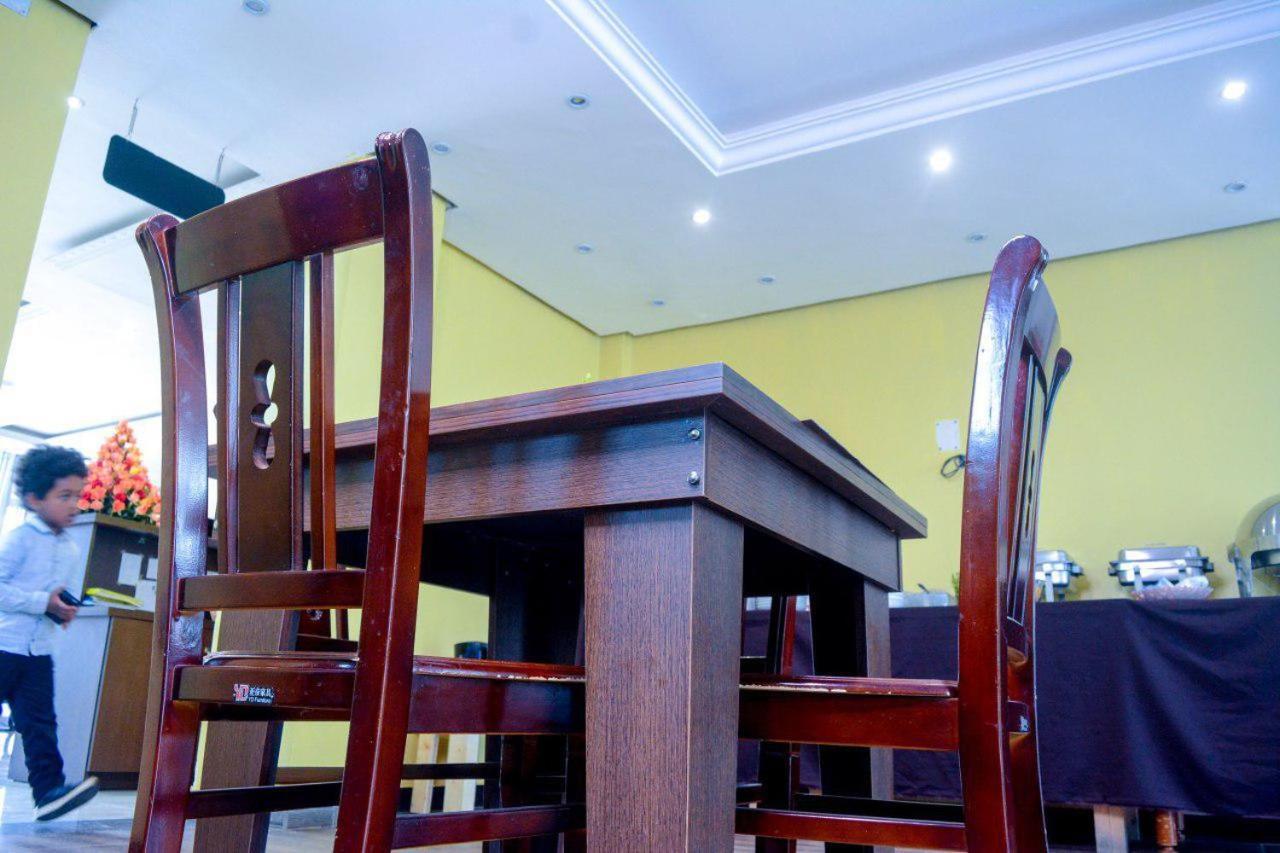 Melodie Hotel Addis Abeba Esterno foto