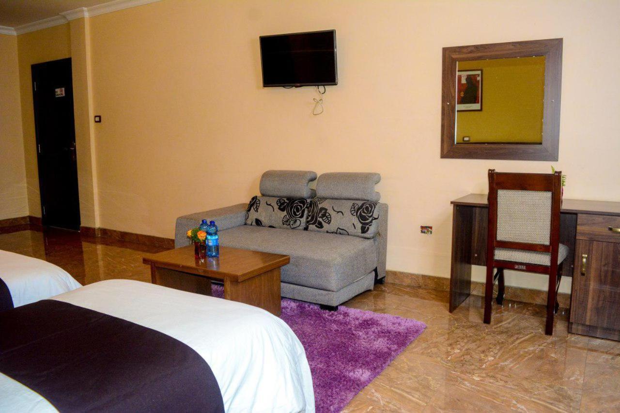 Melodie Hotel Addis Abeba Esterno foto
