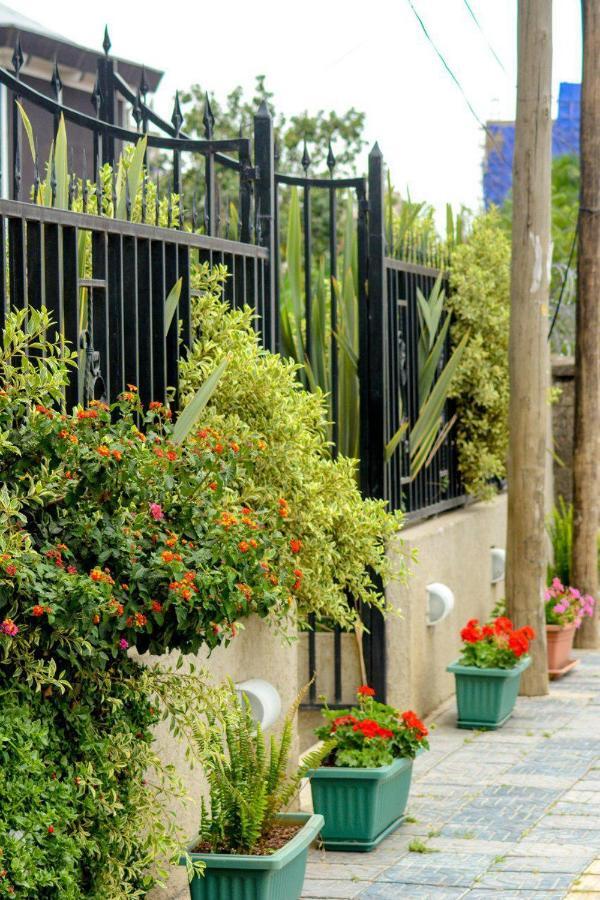 Melodie Hotel Addis Abeba Esterno foto